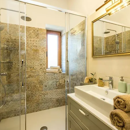Sunlit Villa Near With Private Swimming Pool In Creovlje Vila