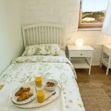 Sunlit Villa Near With Private Swimming Pool In Creovlje Vila *
