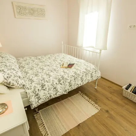 Sunlit Villa Near With Private Swimming Pool In Creovlje Vila Previz