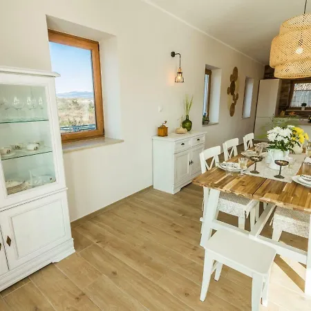 Sunlit Villa Near With Private Swimming Pool In Creovlje Previz