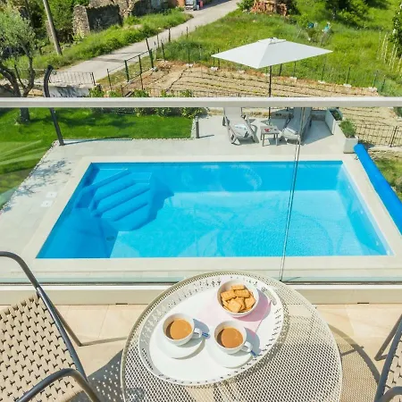 Sunlit Villa Near With Private Swimming Pool In Creovlje Vila Previz