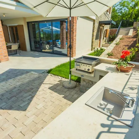 Vila Sunlit Villa Near With Private Swimming Pool In Creovlje
