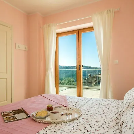 Sunlit Villa Near With Private Swimming Pool In Creovlje Previz