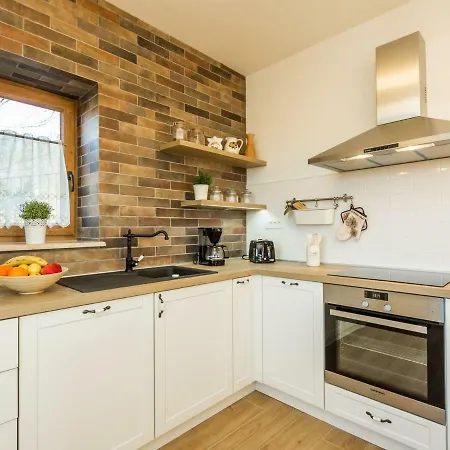 Sunlit Villa Near With Private Swimming Pool In Creovlje *