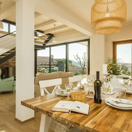 Sunlit Villa Near With Private Swimming Pool In Creovlje Previz