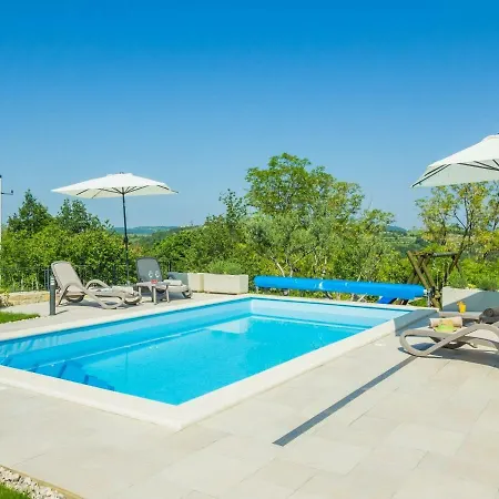 Sunlit Villa Near With Private Swimming Pool In Creovlje Vila